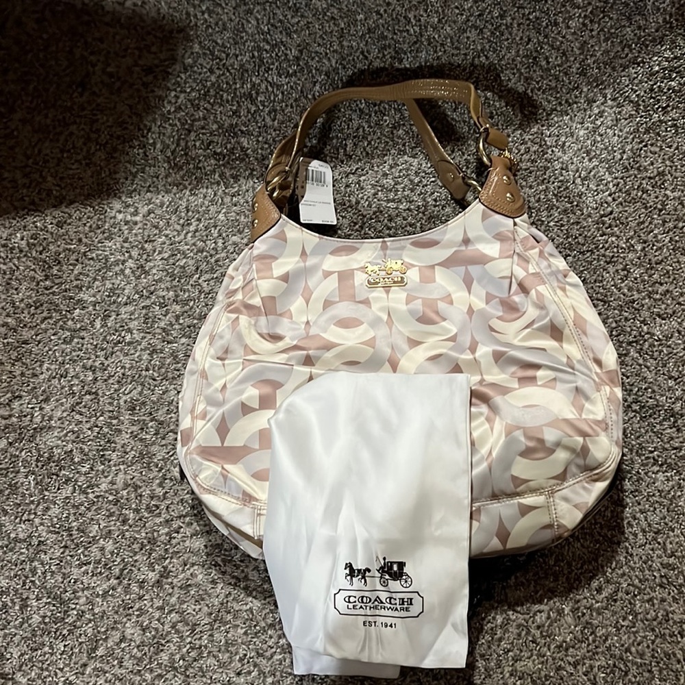 NWT Coach 14284 Madison Chainlink Large Maggie in multicolor Cream